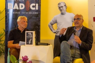Lucio Luca, scrittore giornalista, presenta il suo ultimo romanzo “La notte dell’Antimafia. Una storia italiana di potere, corruzione e giustizia negata (Compagnia Editoriale Aliberti, 2024) con il giornalista Ottavio Di Renzo De Laurentis.

#johnfantefest24

Ph. @josephdilellophotography